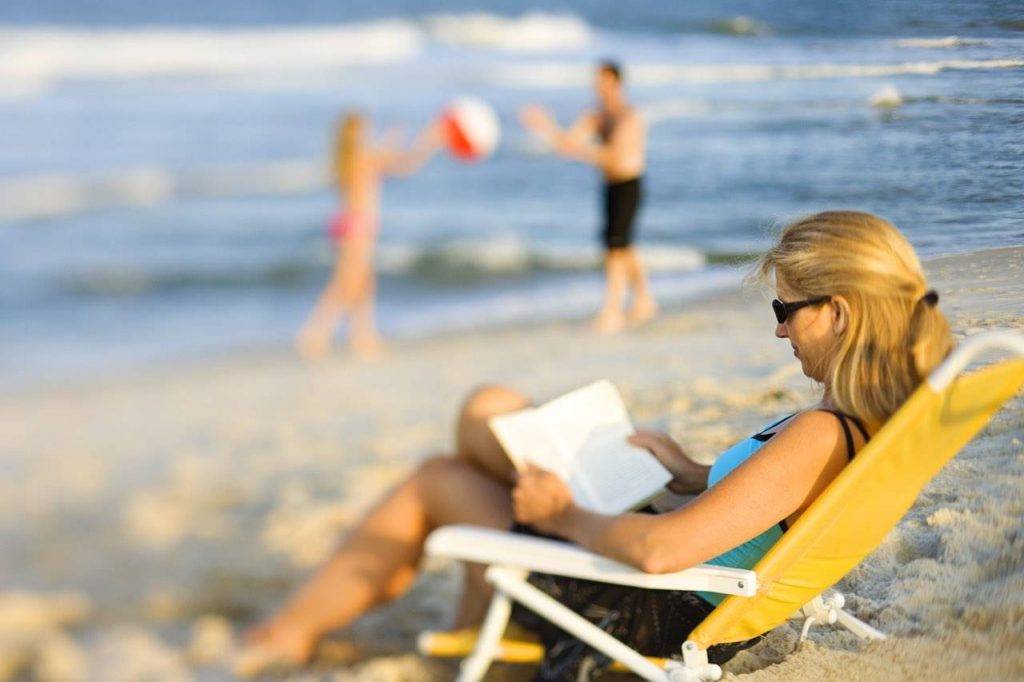 beach-woman-reading-blurred-1024x682-1