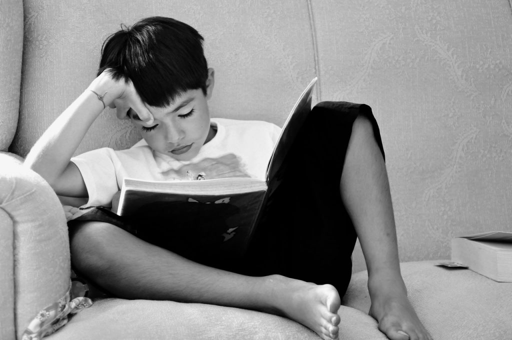 black-and-white-child-reading-1024x680-1