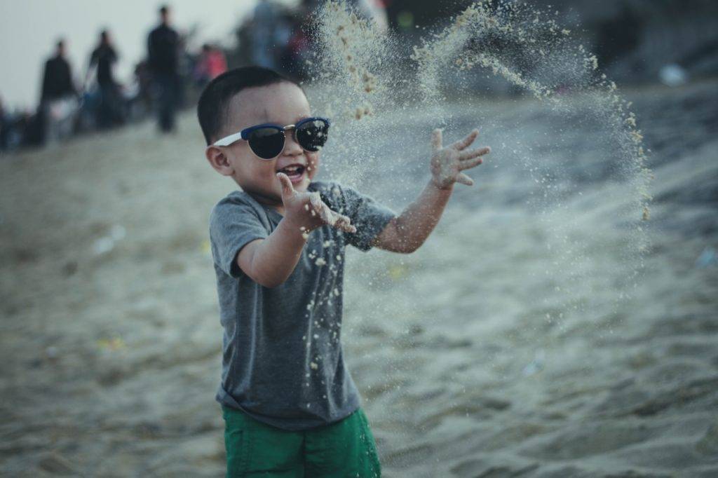 Boy-Sunglasses-Splashing-1280x853-1024x682-1