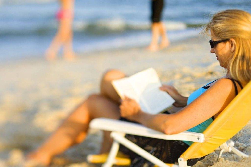 eye-disease-blurry-summer-beach-eyewear-woman-1024x682-1