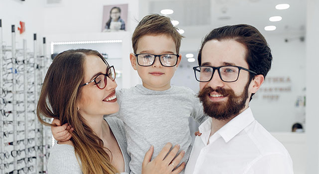 family-wearing-eyeglasses-640