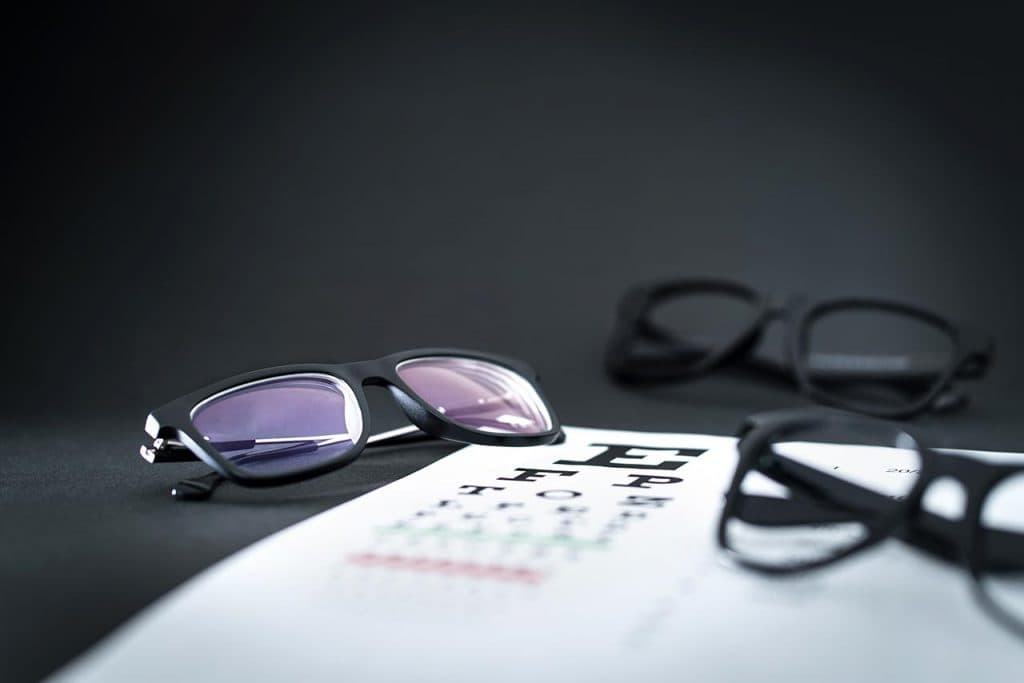 Glasses-On-Eye-Sight-Test-Chart_1280x853-1024x683-1