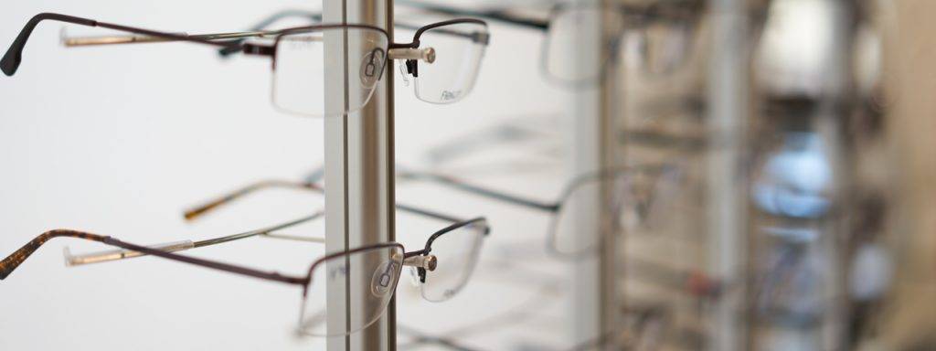 glasses_display_left_focus_blur_right_1280x480-1024x384-1