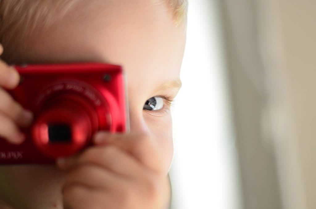 little-boy-photo-camera_1280x847-1024x678-1