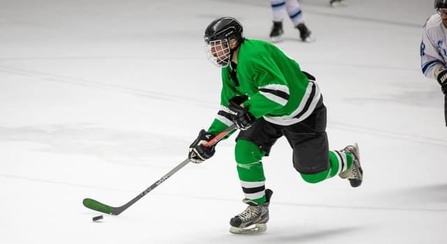 man-playing-hockey-640x350-1