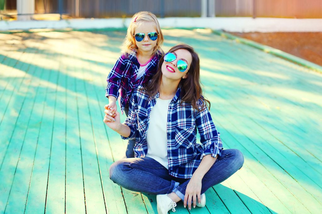 mother-daughter-plaid-shirt-glasses-1280-1024x682-1
