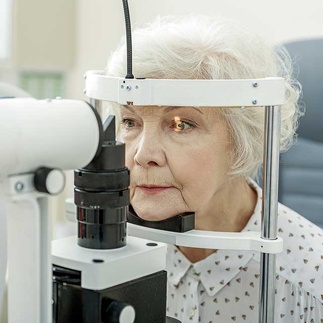 senior-woman-eye-exam_640