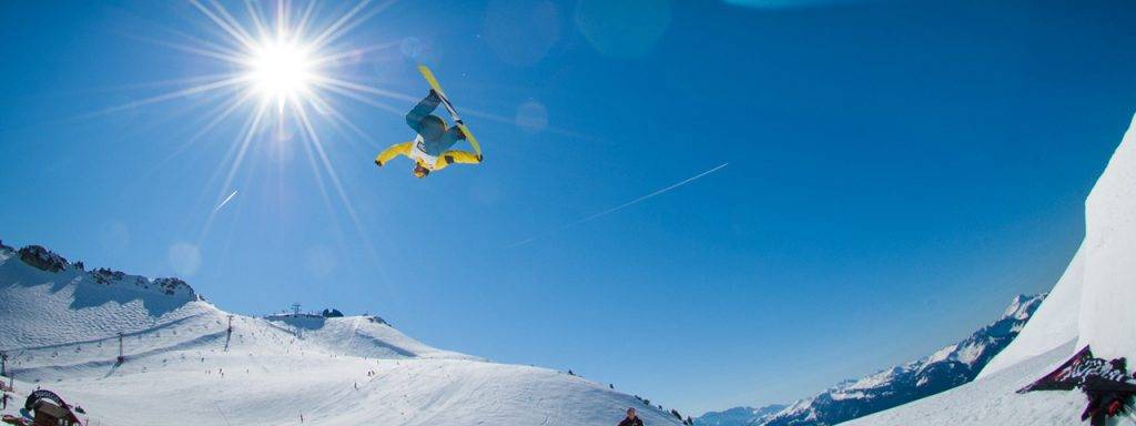 Snowboarding-Flip-in-Air-1280x480-1024x384-1