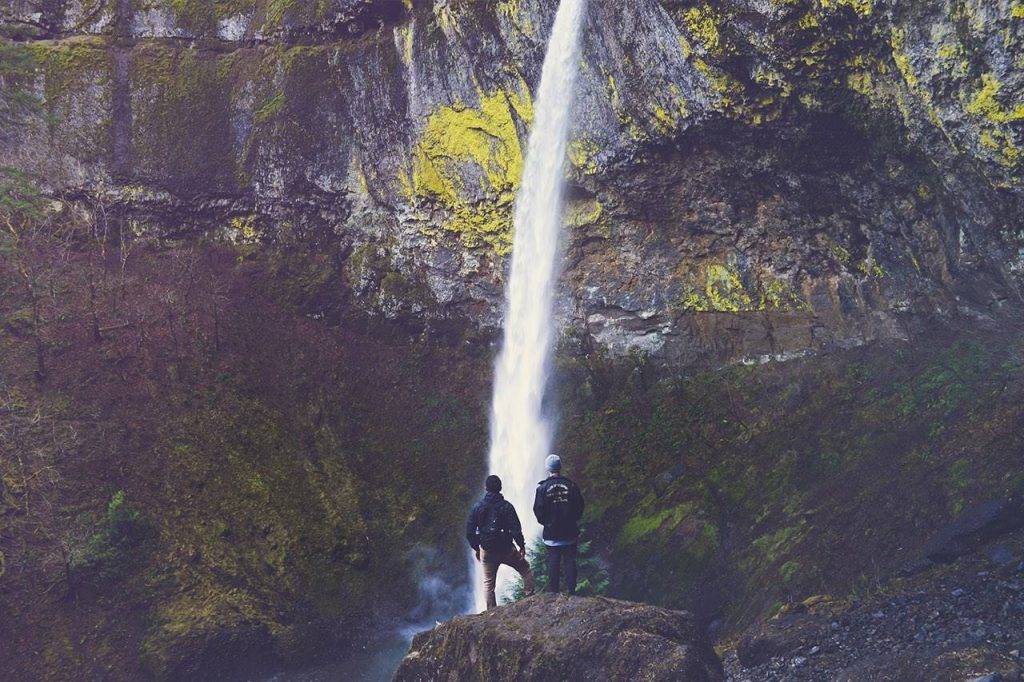 waterfall-mountain-two-people-1024x682-1