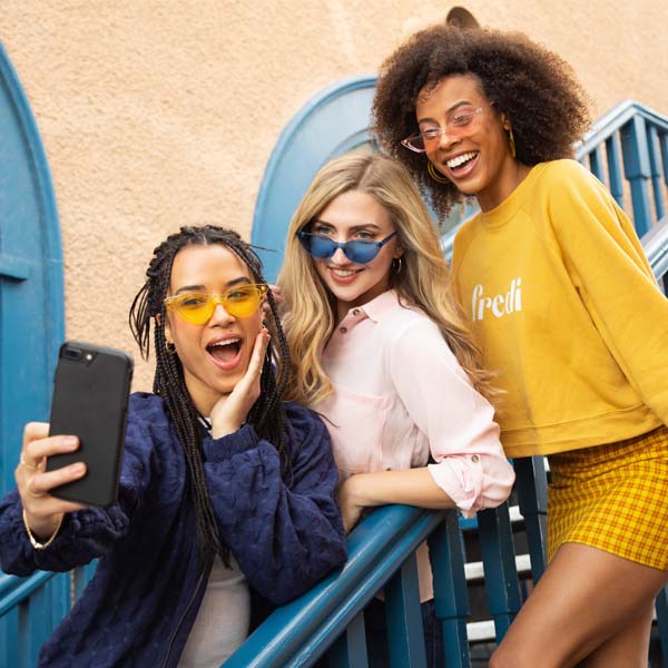 woman-friends-smiling-with-sunglasses