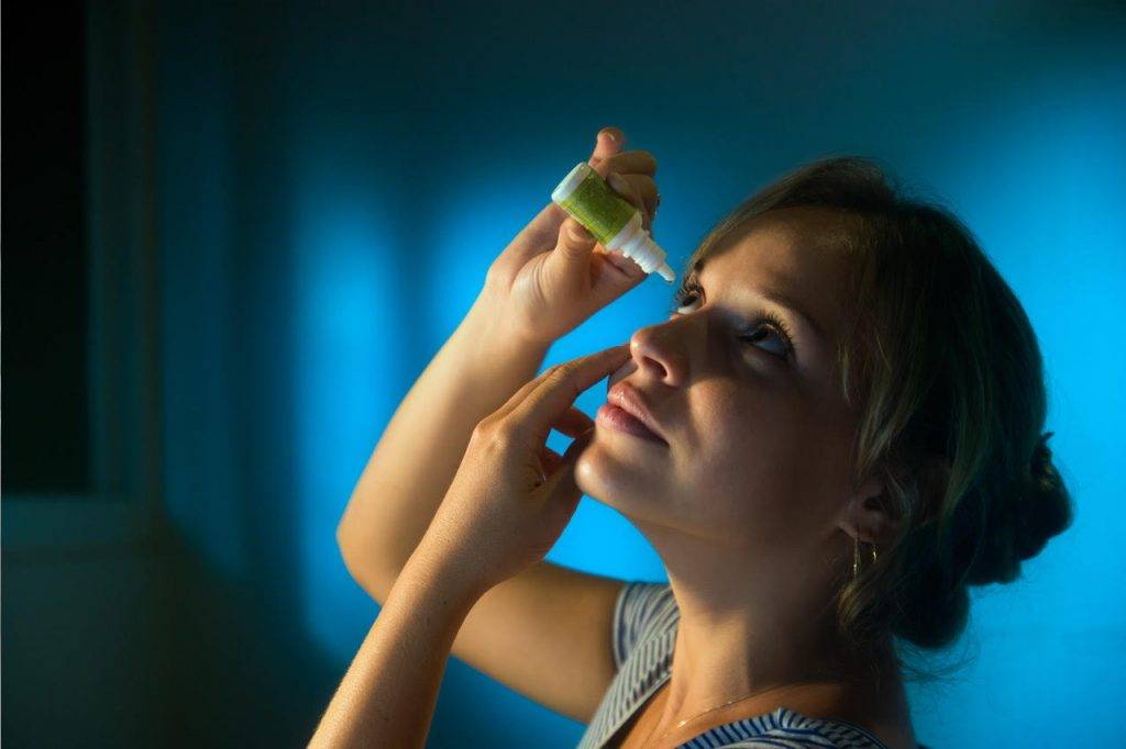 Woman-Putting-in-Eye-Drops-1280x853-1024x682-1